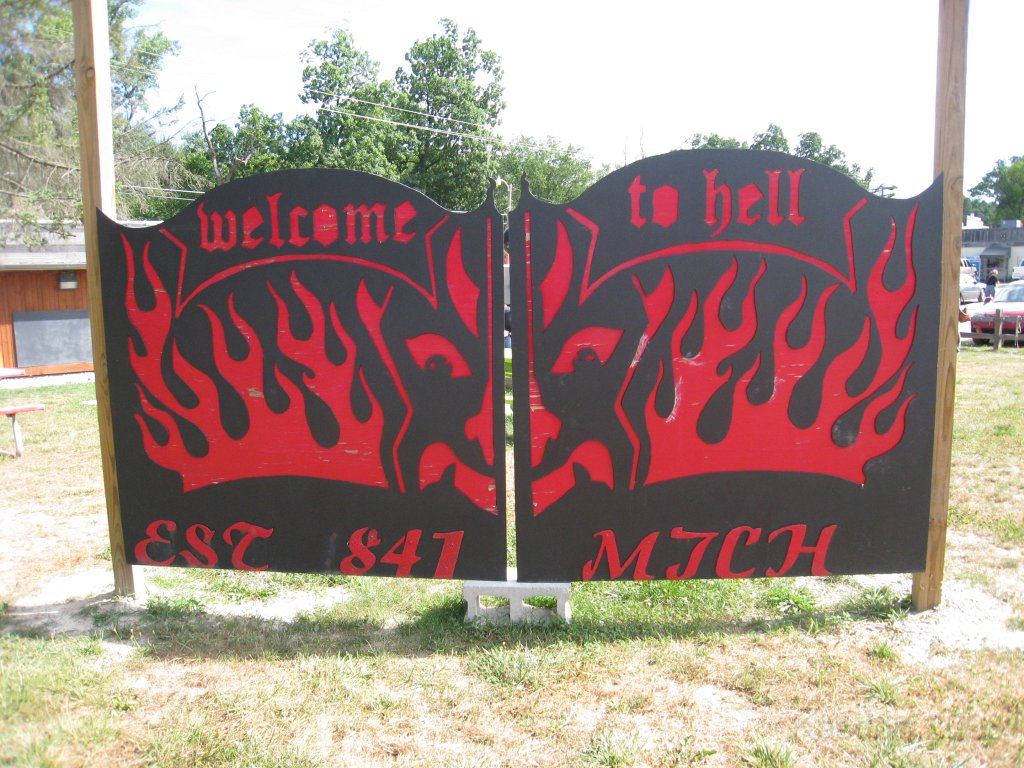 Run Thru Hell 2008 351.jpg - The gates to Hell (Michigan).